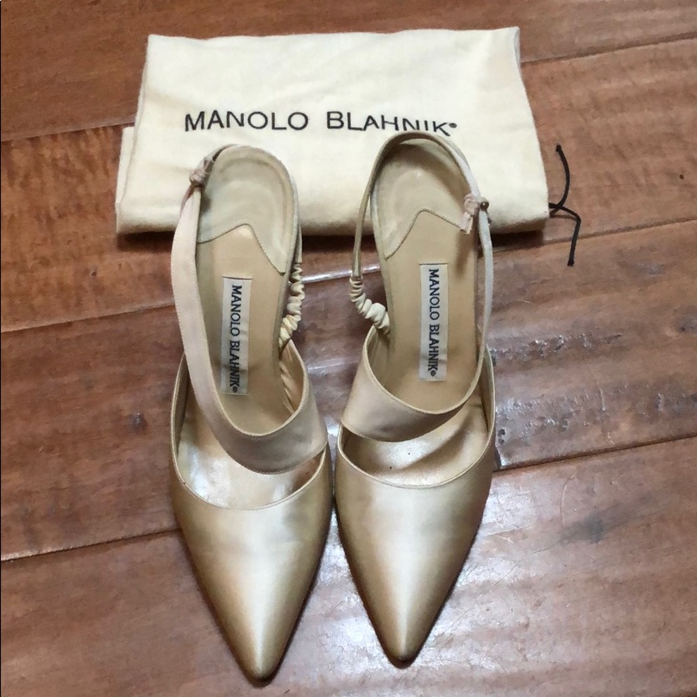 Elegant Manolo Blahnik Satin Slingback Pumps